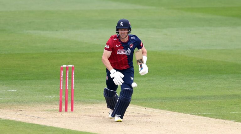 Darren Stevens shows no sign of stopping as Kent cruise into Royal London semis