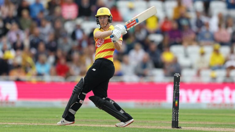 Elyse Villani half-century steers Rockets to victory that keeps play-off hopes alive