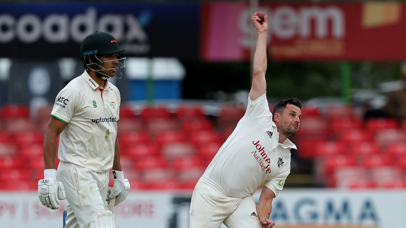 Nottinghamshire canter clear in one-horse race, but red-ball reset threatens promotion party