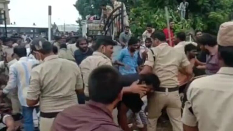 Video: Stampede In Hyderabad As Fans Jostle For Ind vs Aus T20I Tickets | Cricket News