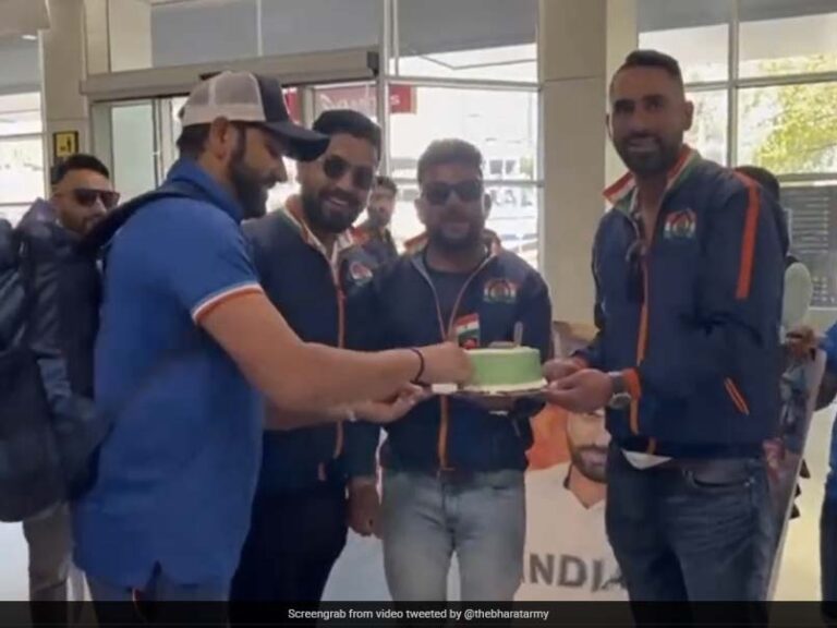 Fans Welcome Team India In Melbourne With Special Cake Ahead Of Pakistan Clash. Watch | Cricket News