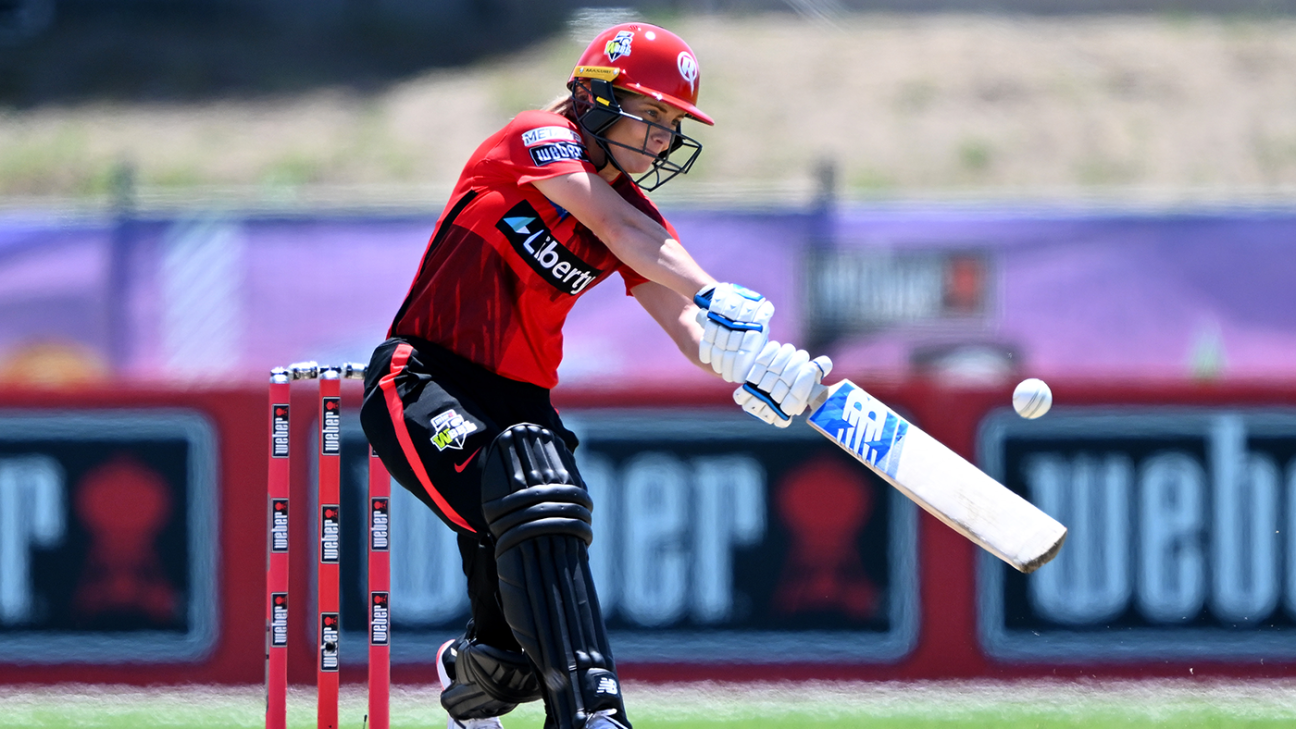 Molineux impresses as Renegades scramble over the line, Sixers make it three from three