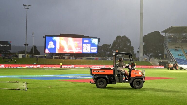 Should teams be allowed to change XIs if it rains after the toss?