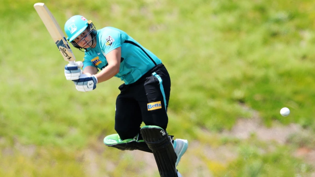 Voll leads Heat to WBBL win over Renegades