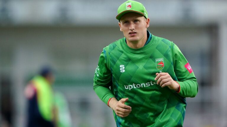 Callum Parkinson loses Leicestershire captaincy over contract stand-off