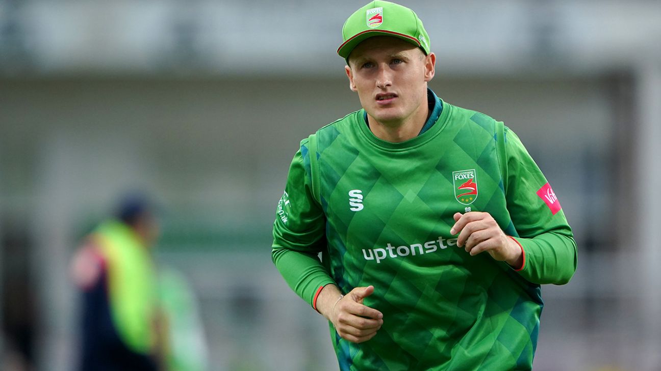 Callum Parkinson loses Leicestershire captaincy over contract stand-off