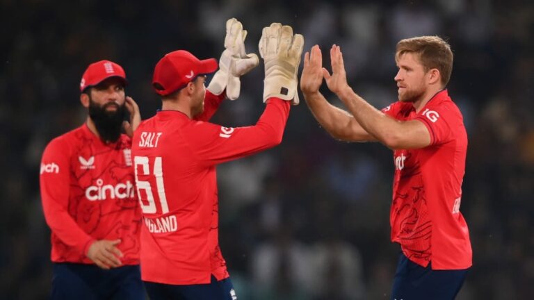 Eoin Morgan: England should consider David Willey over Chris Jordan for final
