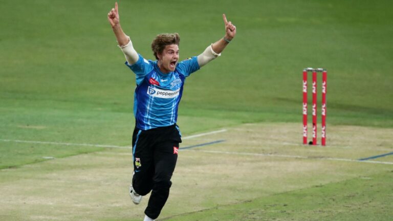 15 all out! Thunder sink to record low as Strikers soar to 124-run win