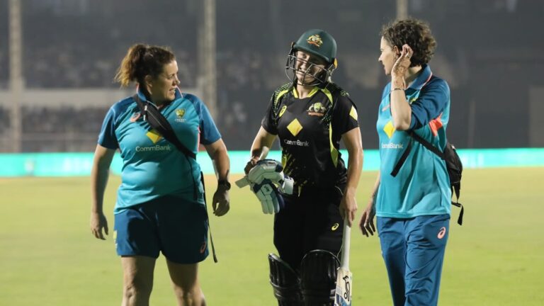Alyssa Healy injures her calf in the fourth T20I against India