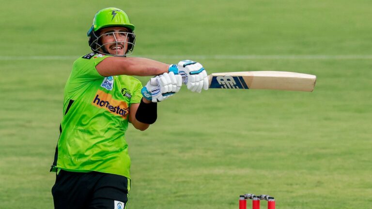 Davies and Hales power resurgent Sydney Thunder to big win