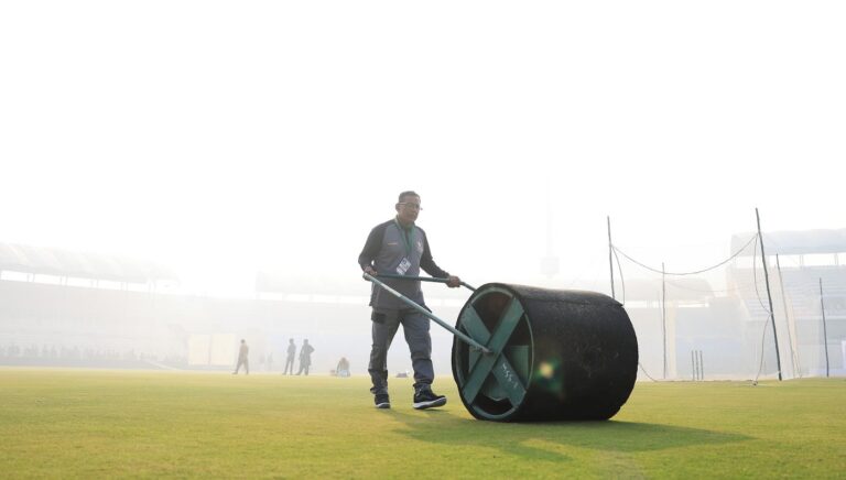 England bat first in Multan as Pakistan ring three changes