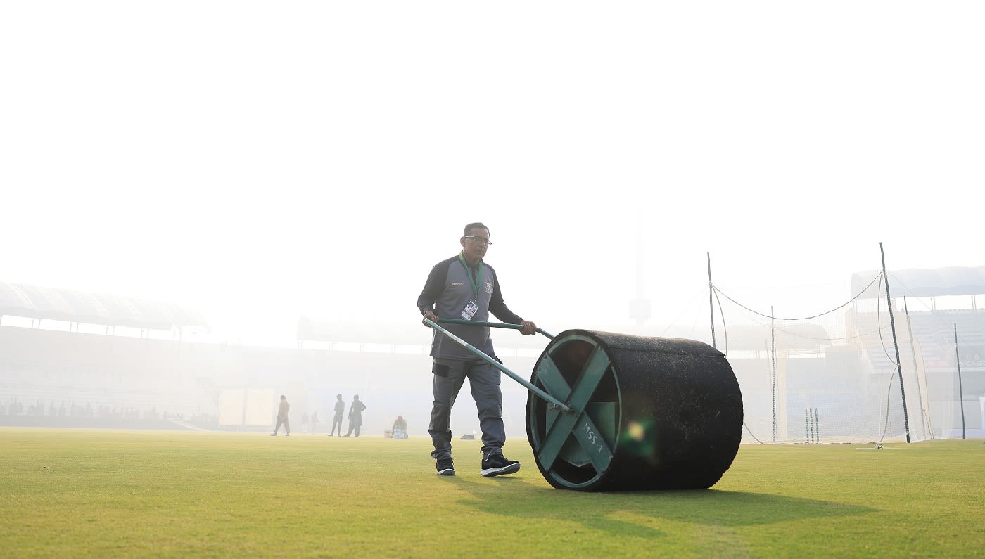 England bat first in Multan as Pakistan ring three changes
