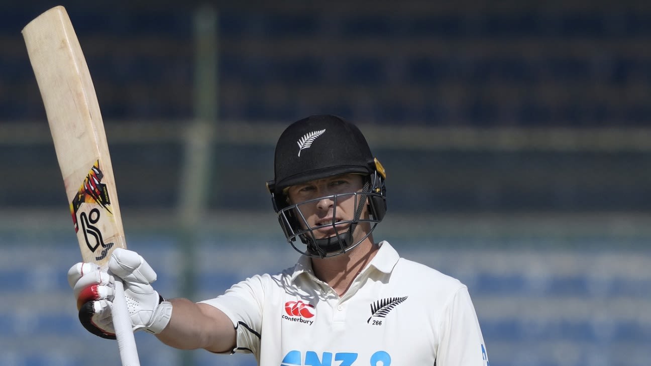 Henry and Ajaz add 104 for the last wicket to put New Zealand in the driver's seat