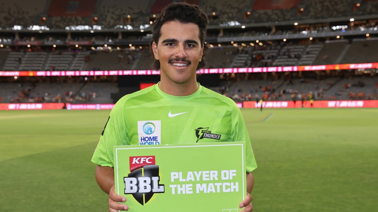 Oliver Davies steers Sydney Thunder to comfortable win
