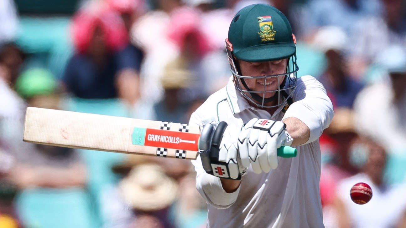 SA scent safety as Harmer and Maharaj defy Australia's push for wickets