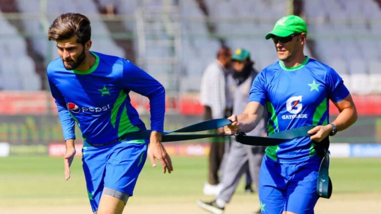 Shaheen Afridi resumes rehab with Pakistan team’s medical staff in Karachi