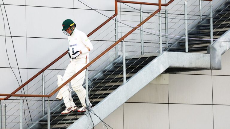 Handscomb run out for 99 as Leicestershire shut out Northamptonshire