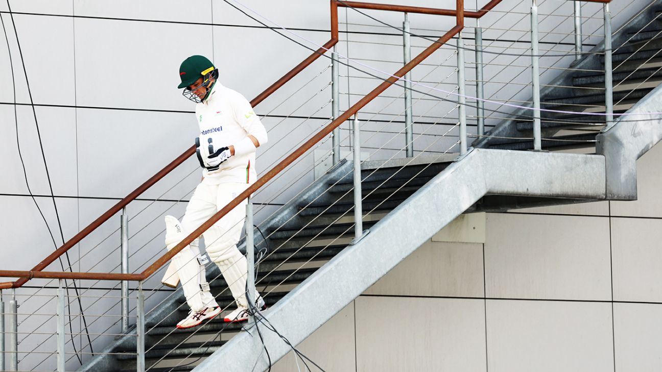 Peter Handscomb leads Leicestershire rearguard with unbeaten ton