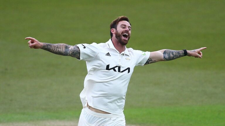 Burns steady after Surrey bundle Hampshire out cheaply