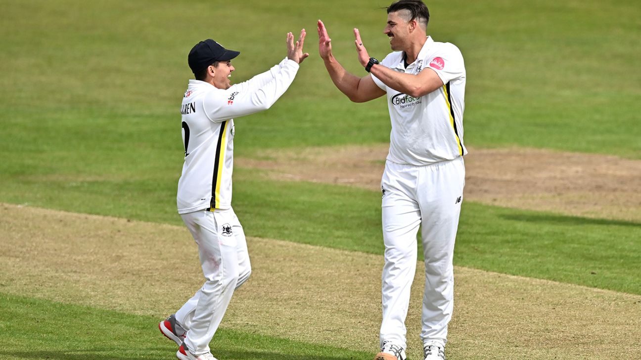 Marchant de Lange tears through Middlesex with six-for