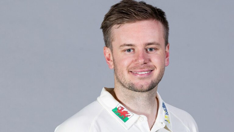 Mason Crane bags four on Glamorgan debut as spin dominates in Cardiff 1 Mason Crane bags four on Glamorgan debut as spin dominates in Cardiff