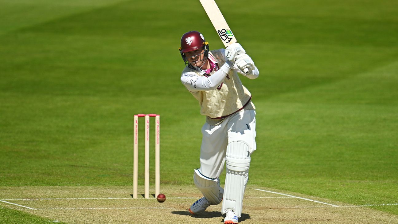 Tom Banton's 92 helps Somerset overcome Worcestershire wobble