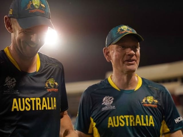 Chief Selector, Head Coach Take Field As 9-Man Australia Win T20 WC Warm-Up Game | Cricket News 11 Chief Selector, Head Coach Take Field As 9-Man Australia Win T20 WC Warm-Up Game | Cricket News