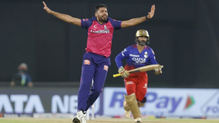 Dinesh Karthik gets a reprieve in contentious lbw call