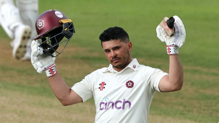 Ricardo Vasconcelos single-handedly resists Yorkshire with valiant 129*