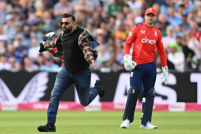 [Watch] Pitch Invader Waves Palestine Flag During England vs Pakistan 2nd T20I • ProBatsman