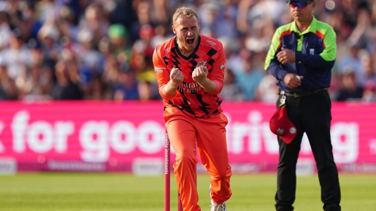 Denly sets Kent up before Parkinson party piece seals Middlesex rout