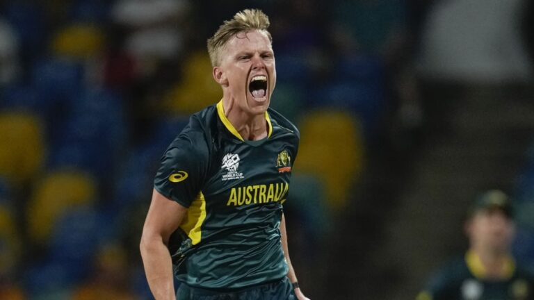 Ellis in for Starc as Australia bowl first