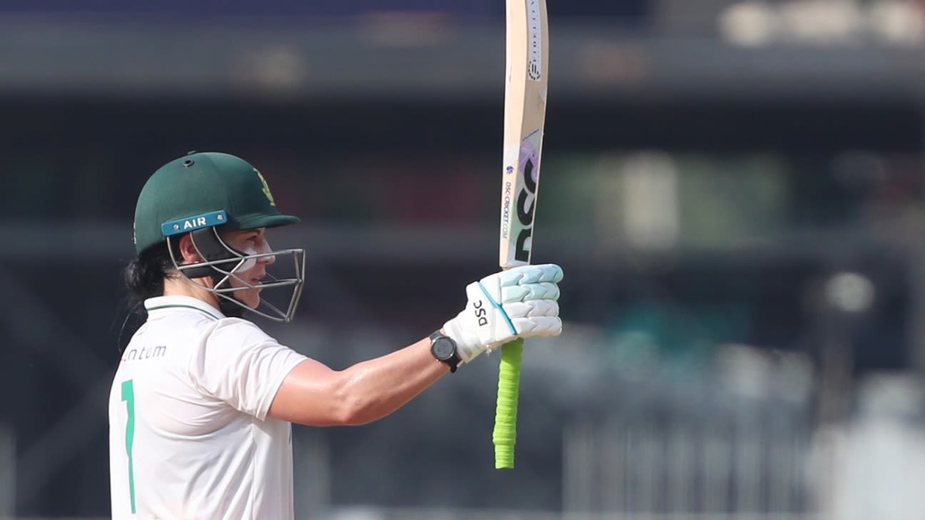 Kapp, Luus score fighting half-centuries after India post record total
