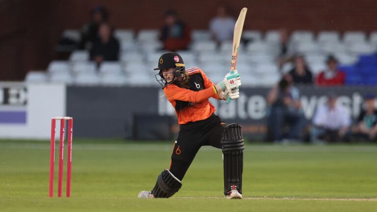 Sarah Bryce, Claridge and Graham six-for set up thumping Blaze victory