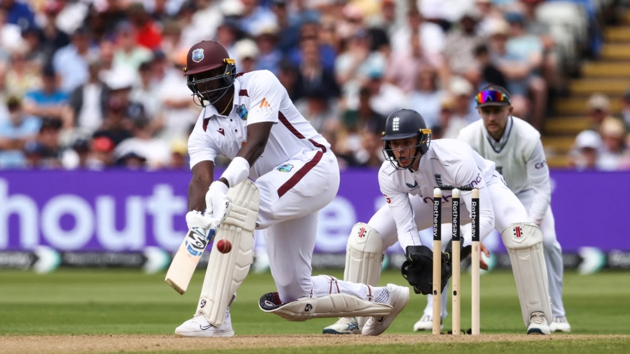 Holder, Da Silva dig in after England rip through middle-order