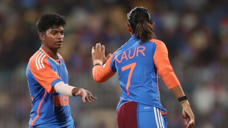 Mandhana-led India opt to bat; Harmanpreet, Vastrakar rested