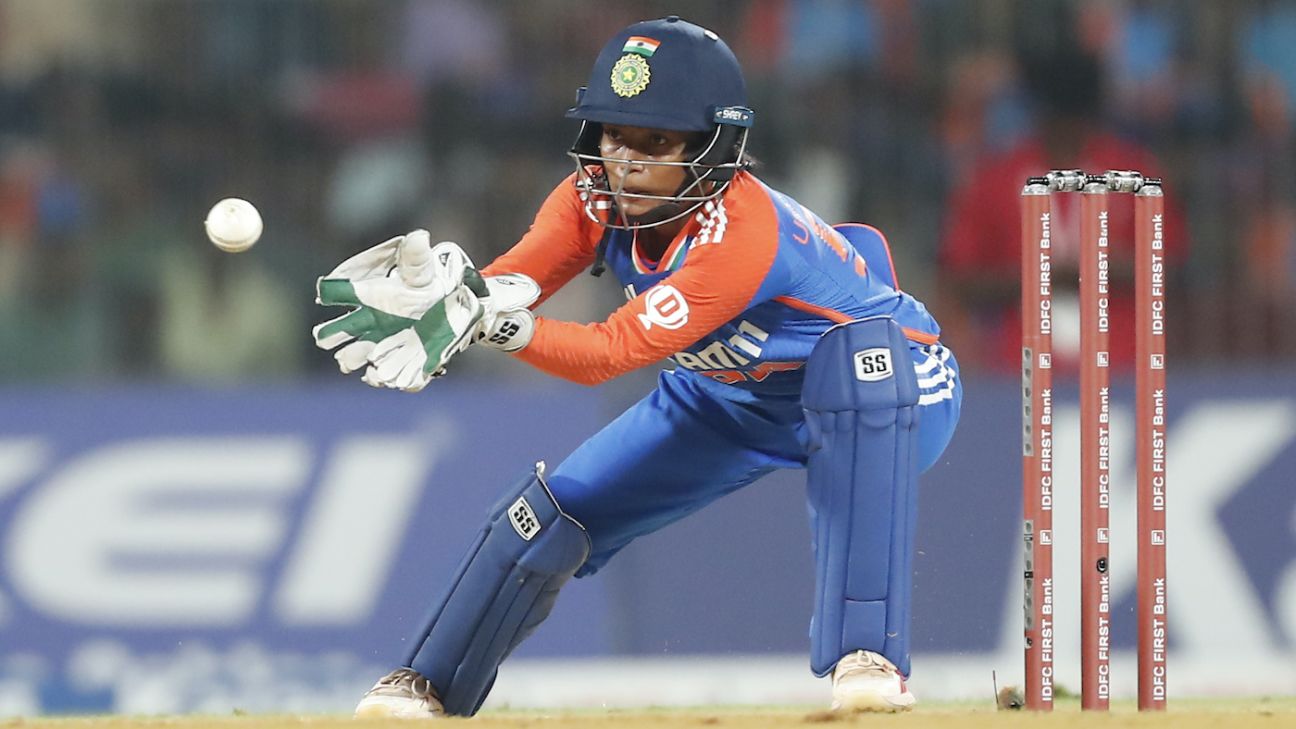 Pakistan bat; Richa Ghosh back for India