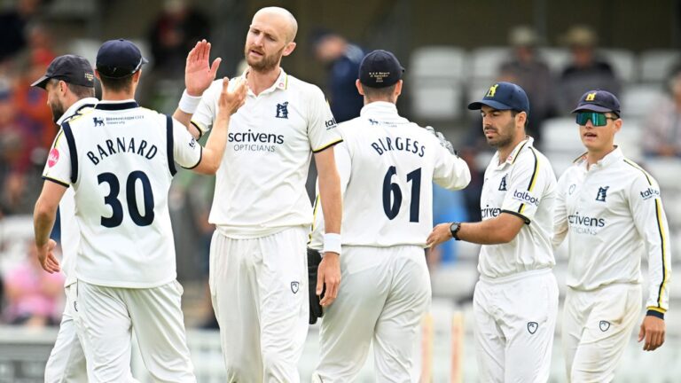 Warwickshire take control after Hannon-Dalby six-for