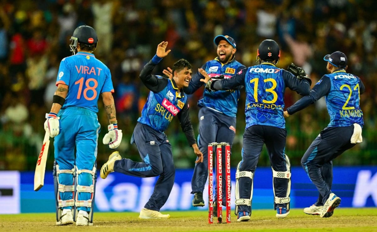 Jeffrey Vandersay's 6/33 Wrecks India As Sri Lanka Carve 32-Run Win In 2nd ODI | Cricket News
