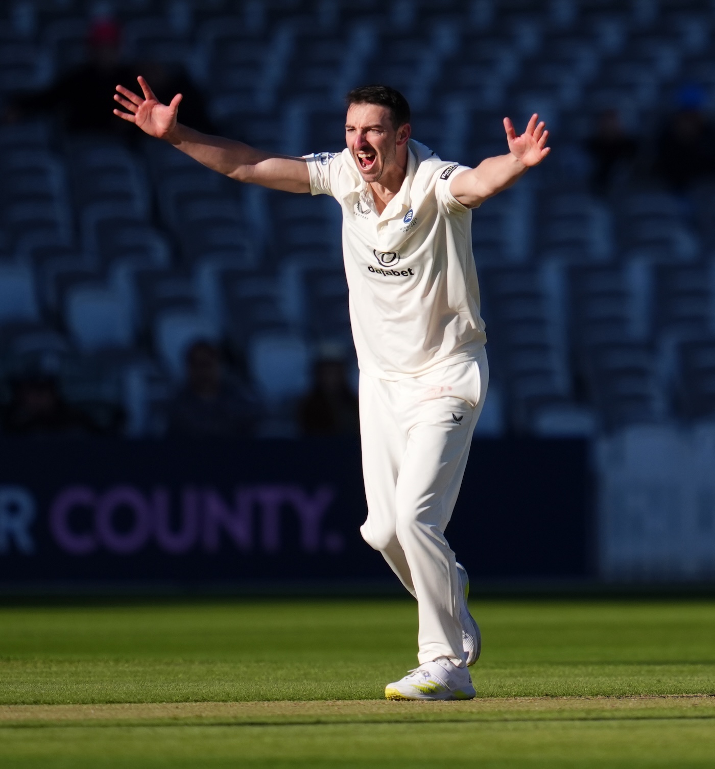 Du Plooy, Cracknell, Roland-Jones Lead Middlesex