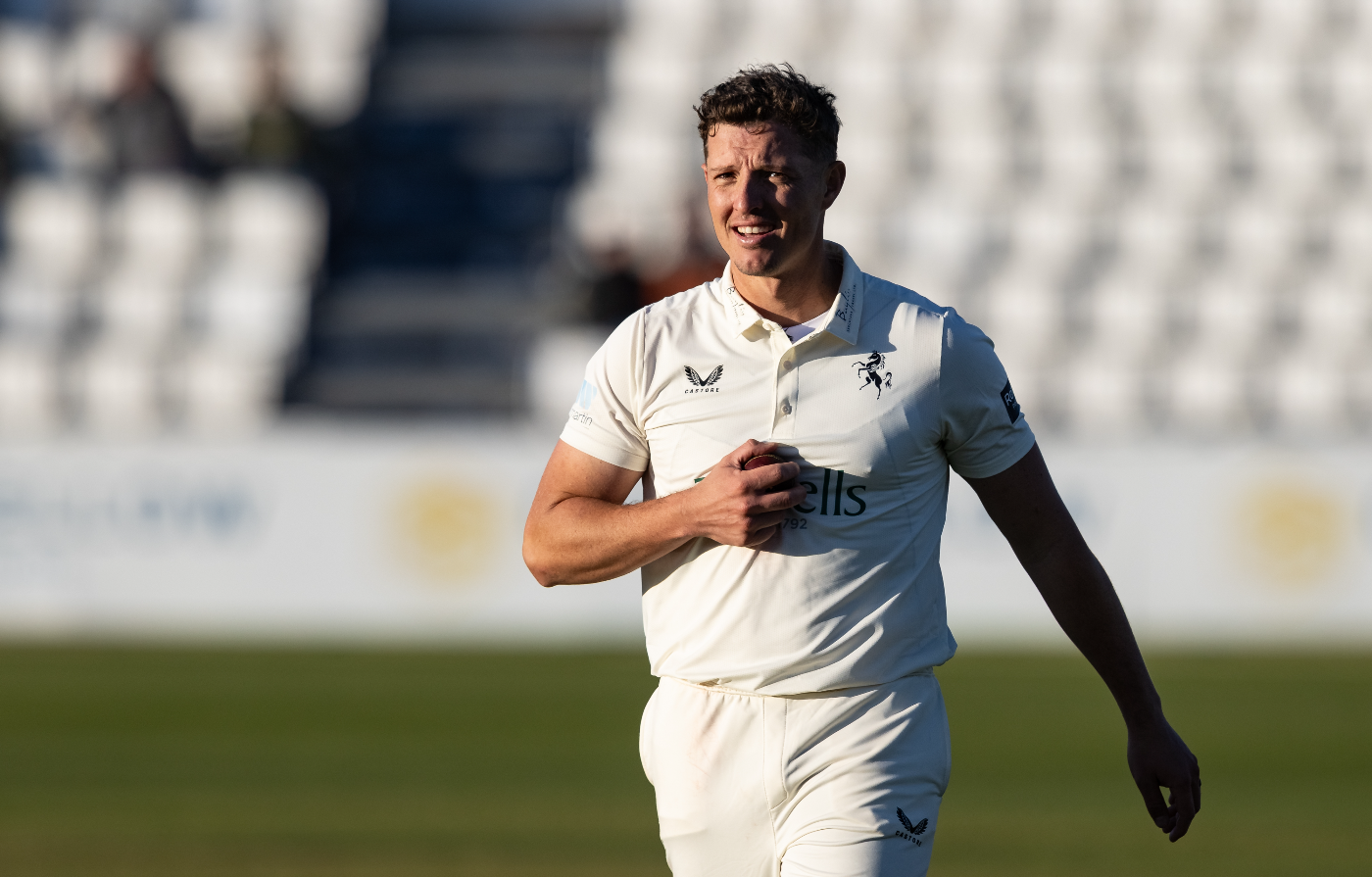 Dudgeon Takes Four As Kent Builds Lead