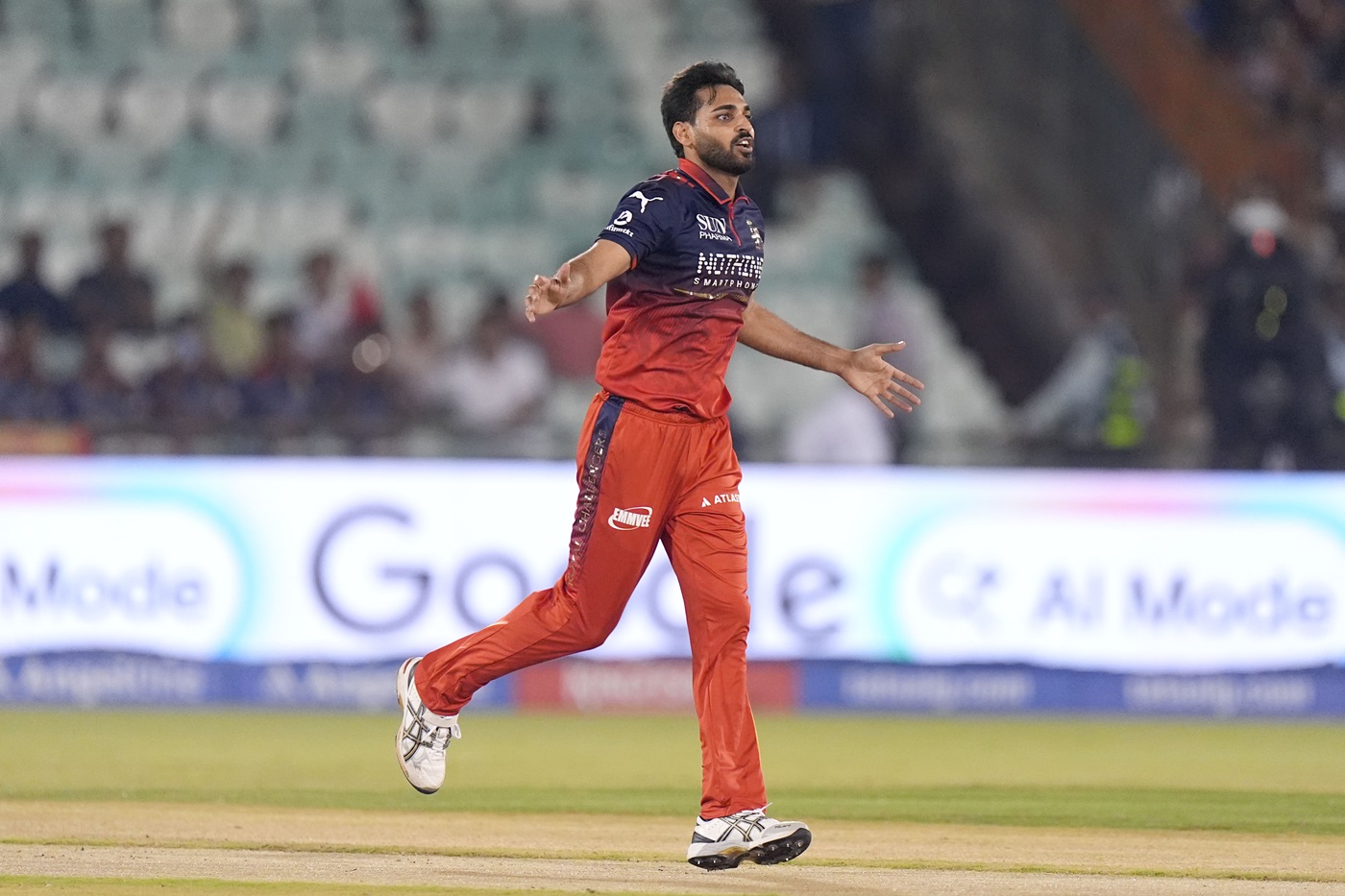 Kohli Climbs Orange Cap Rankings, Bhuvneshwar Leads Purple Cap
