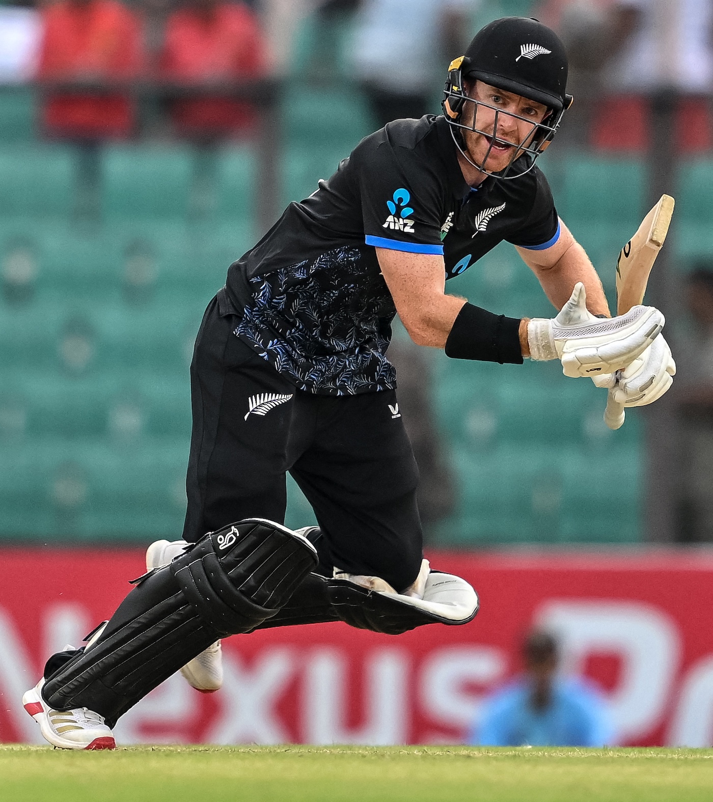 Lennox Makes T20I Debut As NZ Bowl