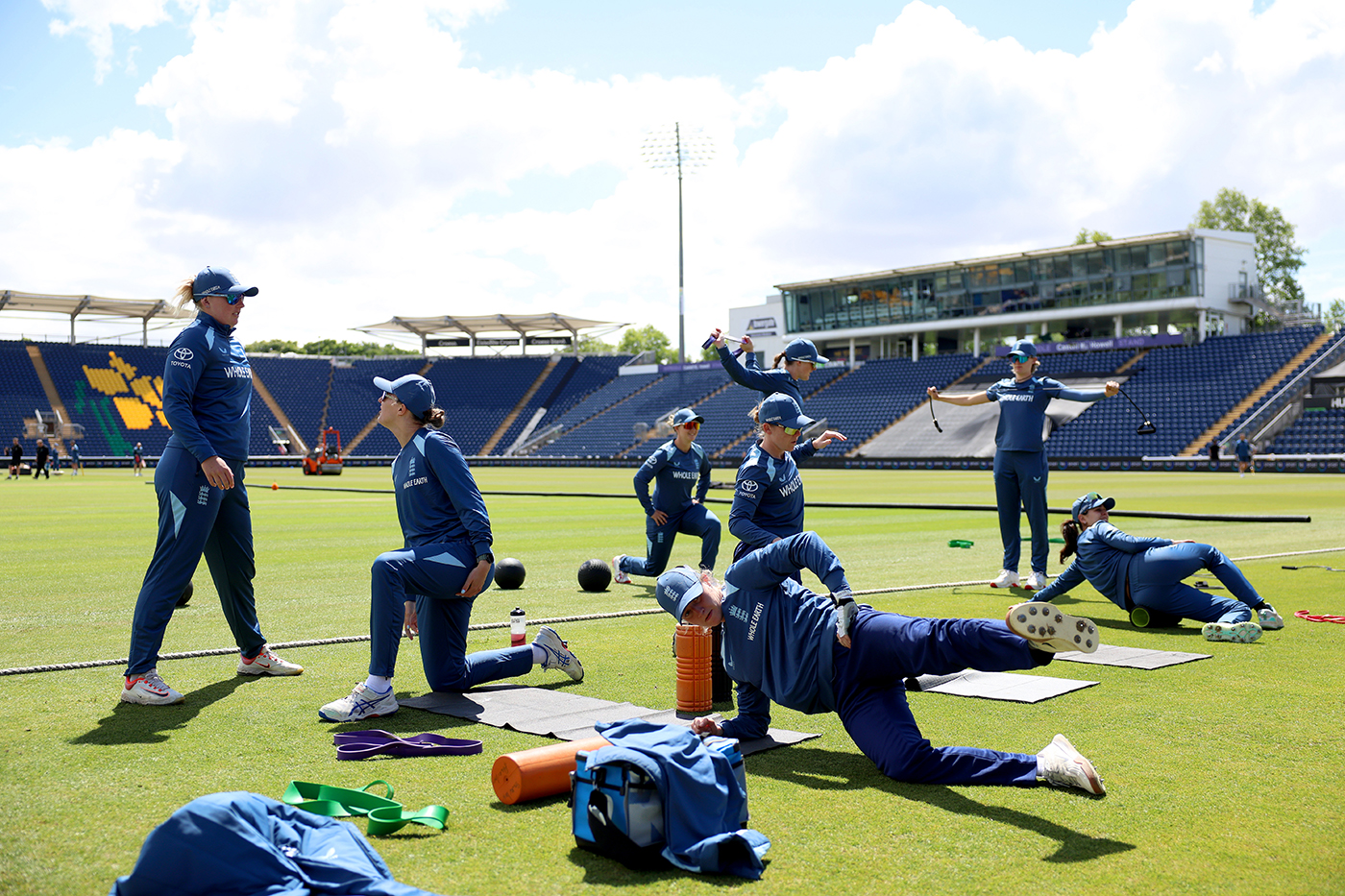New Zealand Opt to Bowl First as Weather Looms Cardiff