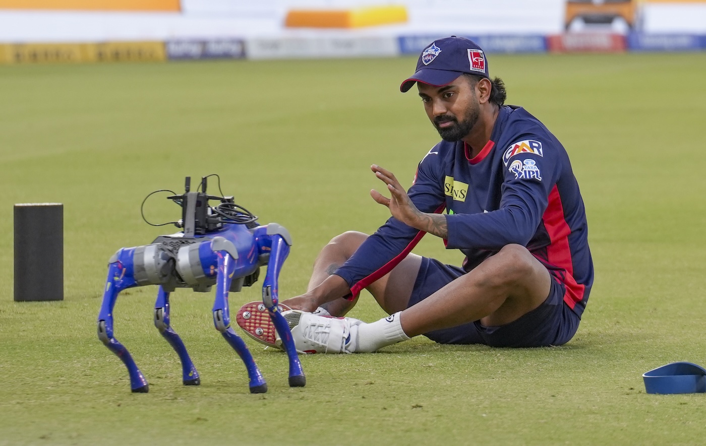 Unchanged KKR Bowl First, Vipraj Mukesh Return DC
